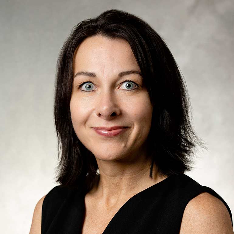 Amy Hedman-Robertson headshot.